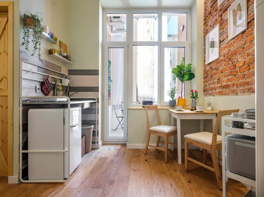 Apartment Crocus Narrow / Kochanowskiego